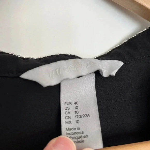 5/20$ H&M Light black Button Down Shirt with Crew Neck size 10 - Picture 4 of 8